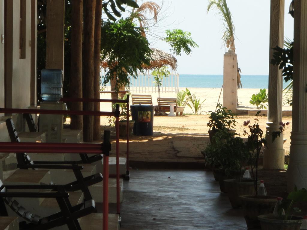 ארוגם Yoho Hotel Arugambay Beach Inn מראה חיצוני תמונה