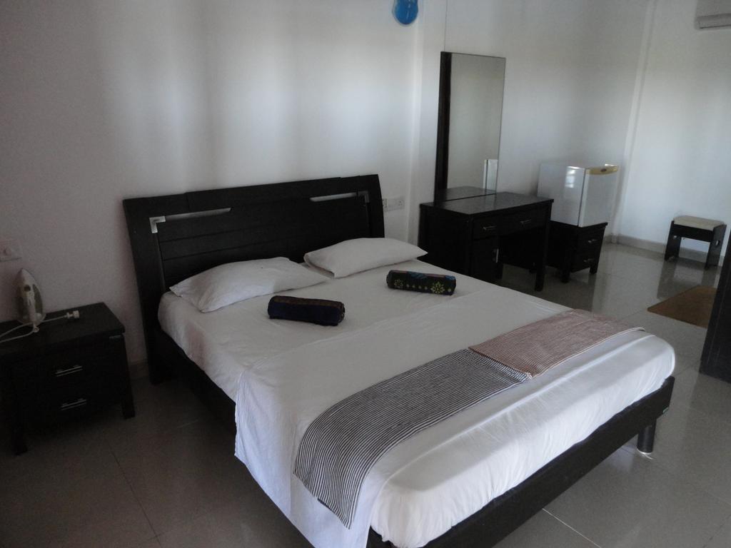 ארוגם Yoho Hotel Arugambay Beach Inn חדר תמונה