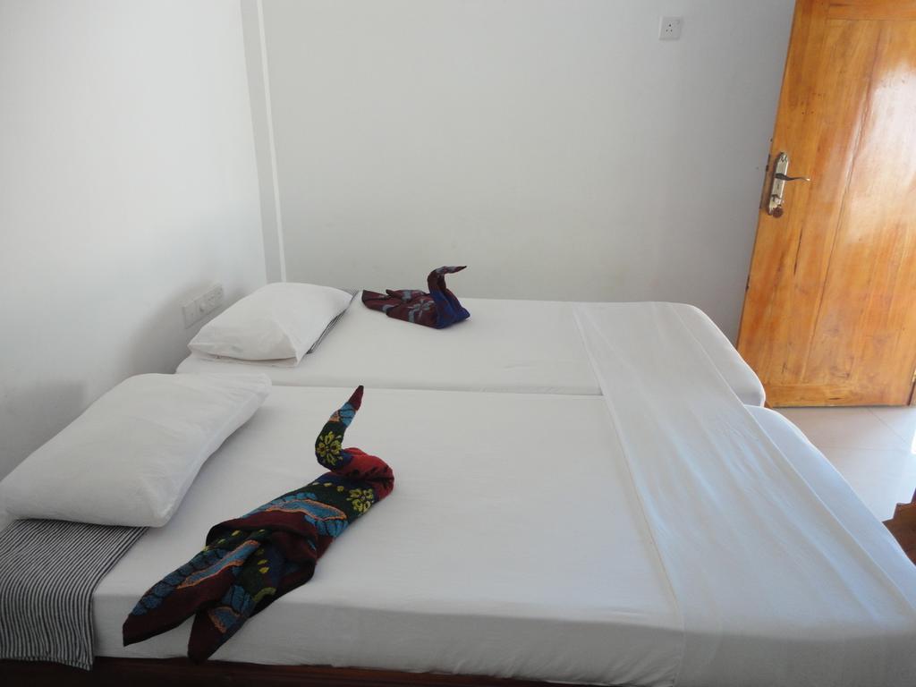 ארוגם Yoho Hotel Arugambay Beach Inn חדר תמונה