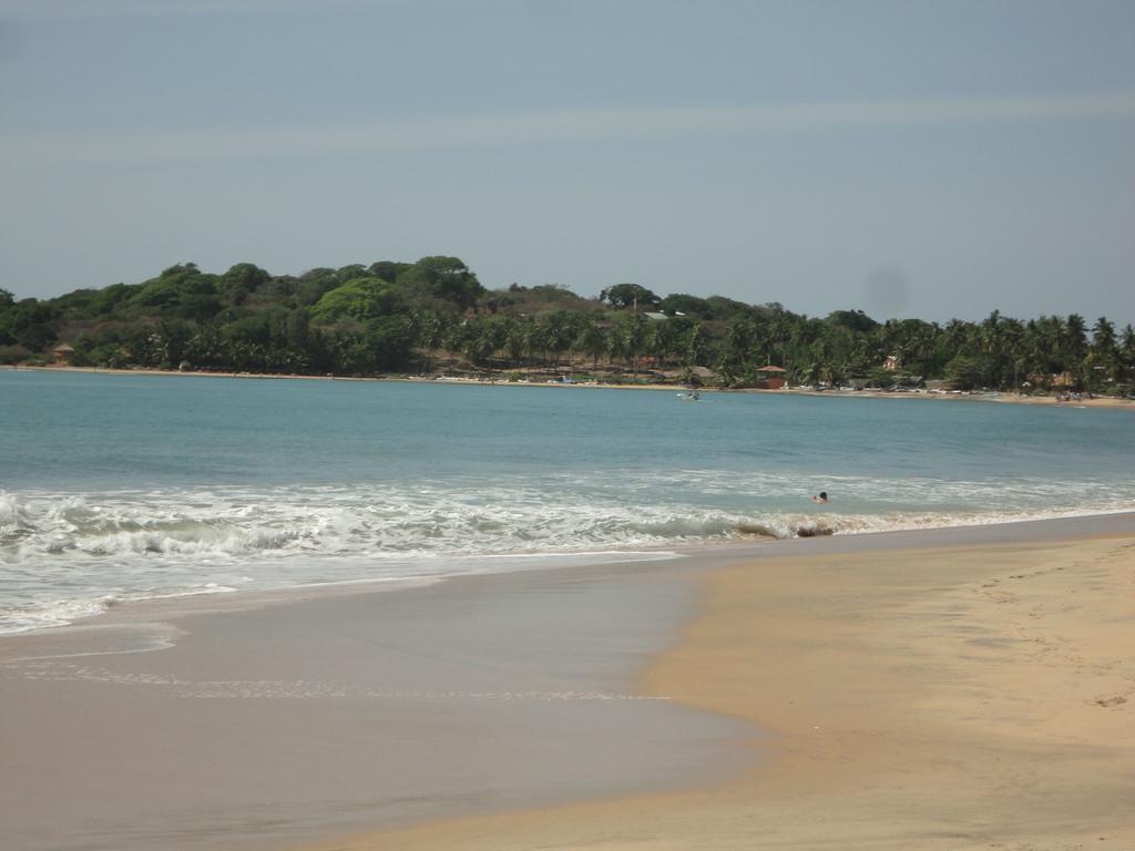 ארוגם Yoho Hotel Arugambay Beach Inn מראה חיצוני תמונה