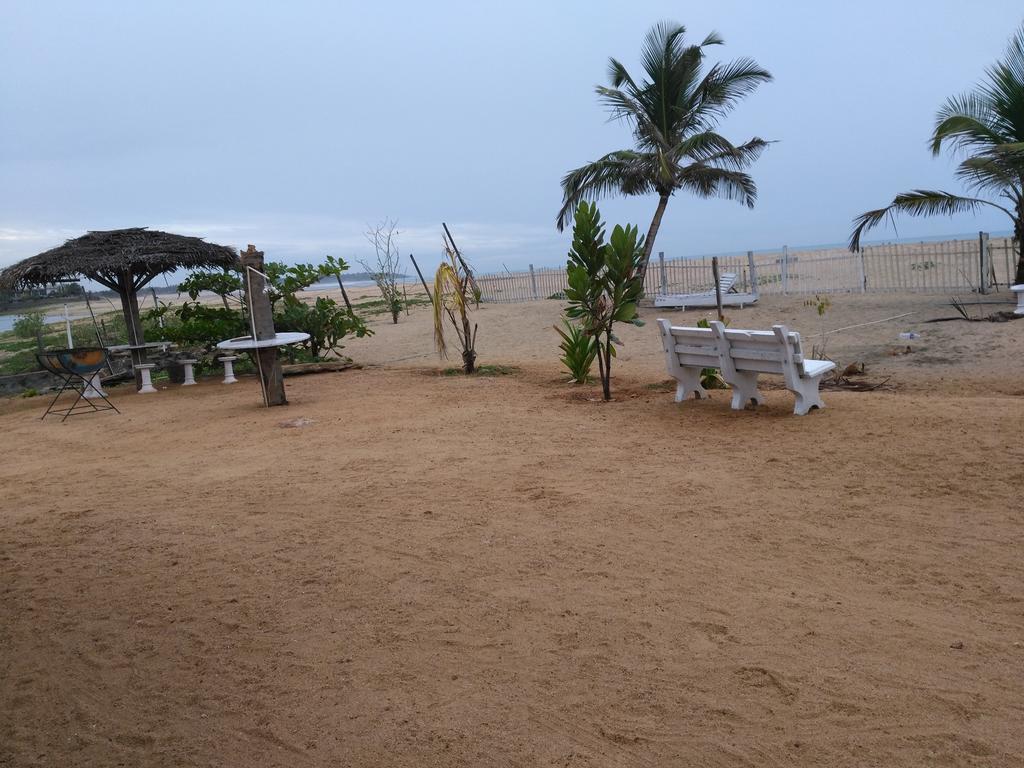 ארוגם Yoho Hotel Arugambay Beach Inn מראה חיצוני תמונה